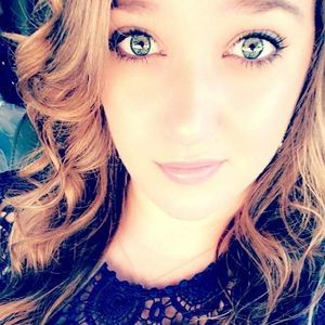 Meet your Posher, Caitlin